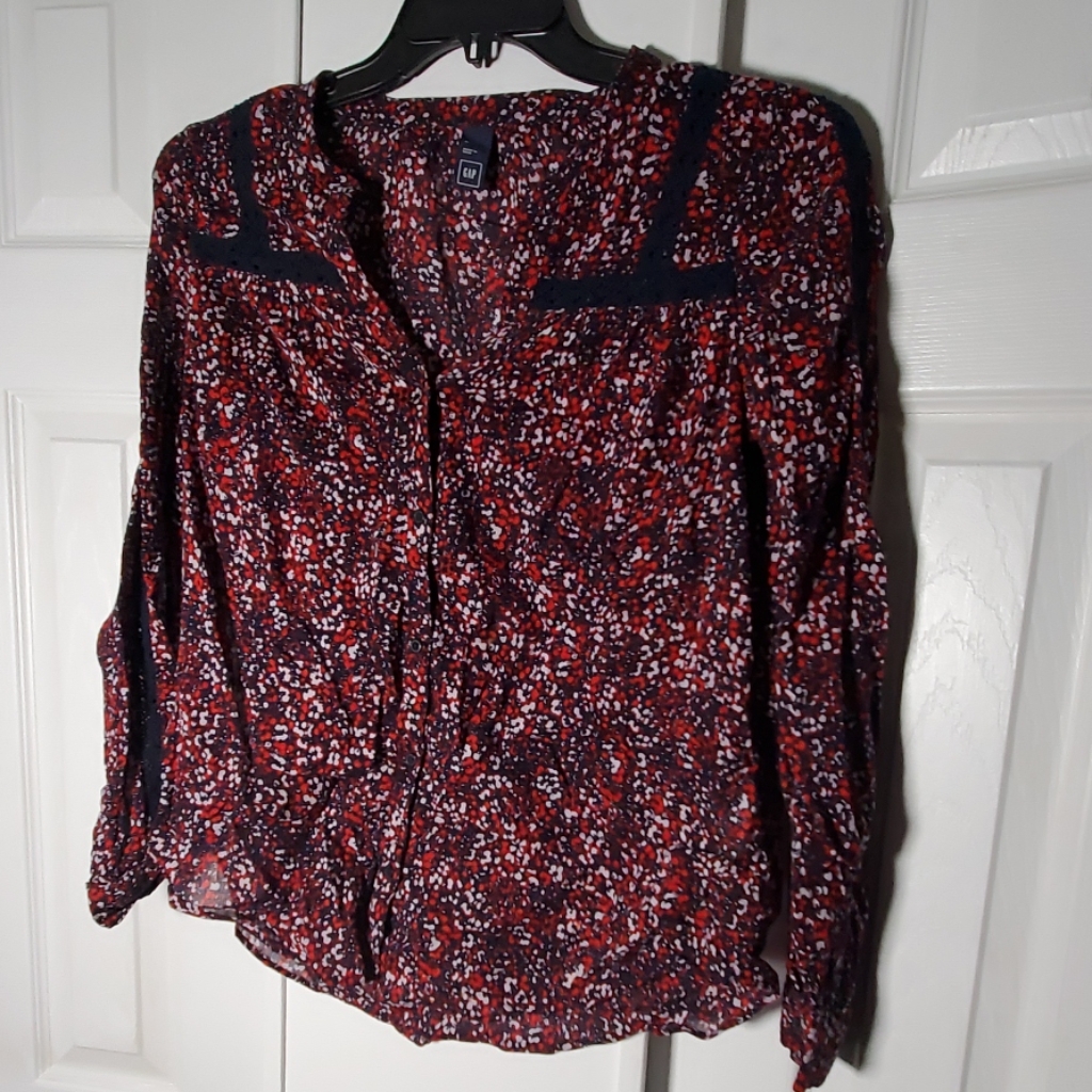 Gap Crochet Button Down Size Medium